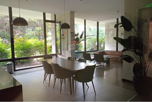Venta De Moderno Departamento En Las Condes 2 D.
