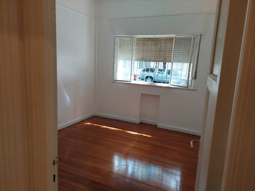 Vendo Depto En Boedo 2 Amplios Amb, Escritorio Y Patio Cubierto
