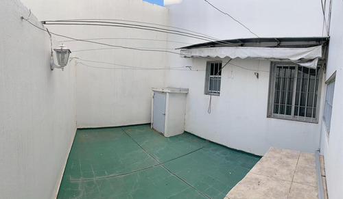 Imagen 6 de 12 de Vendo Apartamento Malvin Frente Al Mar 2 Dormitorios C/patio