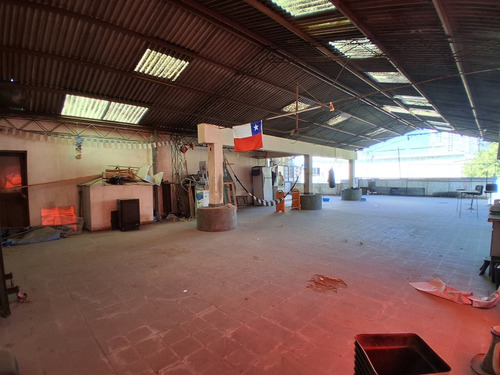 Arriendo Céntrica Bodega Comercial, Arturo Prat - Av. Matta.