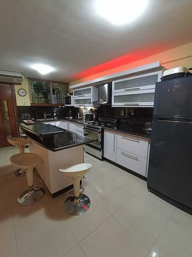 Imagen 4 de 17 de Se Vende Town House Amoblado En Urb Campo Claro, Av Bella Vista