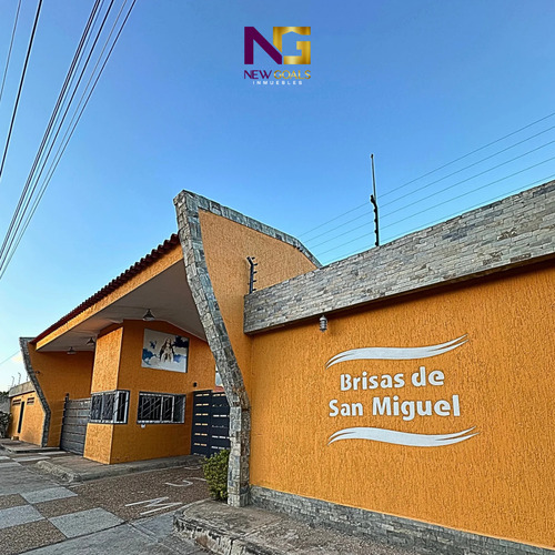 Town House En Brisas De San Miguel. Municipio Maneiro. 
