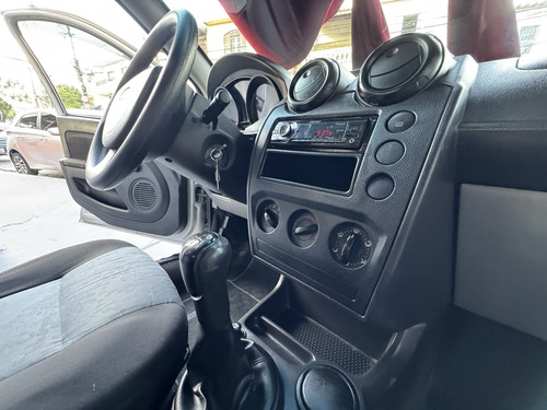 Ford Fiesta 1.6 MPI SEDAN 8V FLEX 4P MANUAL