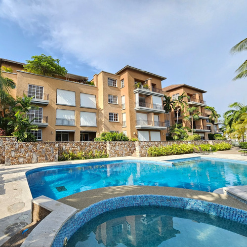 En Venta Amplio Apartamento En Res. Siete Mares, Lecheria