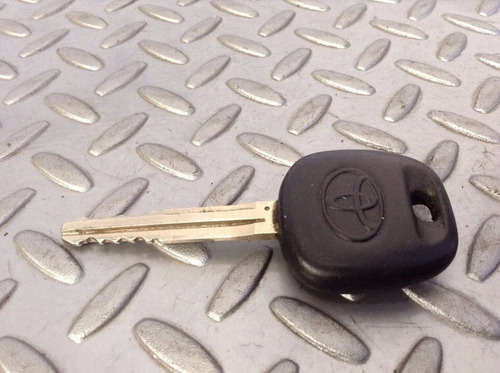 Llave De Arranque Con Chip Toyota Corolla 1.8 Mod 03-08 Oem