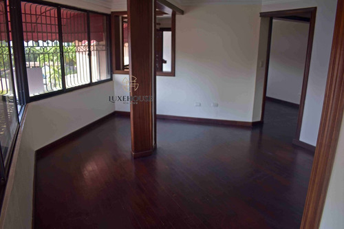 Imagen 4 de 16 de Amplio Pent-house De 250 Mtrs Con Jacuzzi. Revestido En Caoba En Sala, Estar, Comedor Y Habitación Principal. Con Excelente Ubicación Cerca De Supermercados, Ferreterías, En La Moraleja (eaa-003)