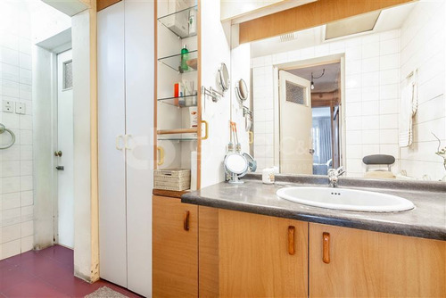 Casa En Venta De 5 Dorm. En Macul