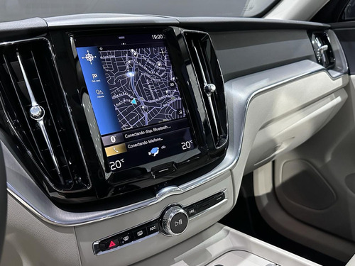 Volvo XC60 60 T-8 HÍBRIDO MOMENTUM 2.0 5p