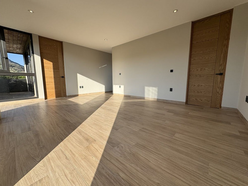 Residencia De Lujo Con Alberca, Área Verde Posterior- Altozano