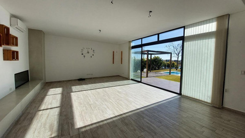 Imagen 2 de 16 de Casa - Ayres De Benavidez