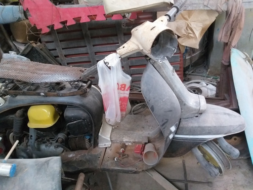 Imagem 2 de 3 de Lambretta Mini Saia Com Motor Boa De Lata E Dock Placa Cinz