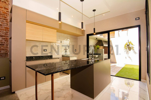 Venta Casa De 3 Dormitorio En Barrio Refinerias, Rosario | Canning 200
