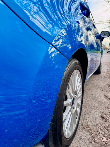 Ford Fiesta Kinetic 1.6 Sedan Titanium Powershift 120cv