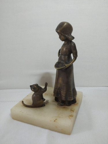 Figura De Bronce Niña Y Gato