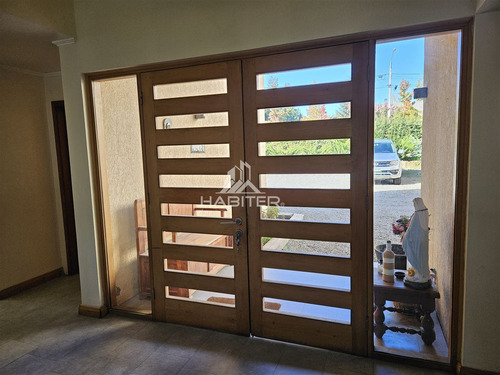 Casa En Venta De 4 Dorm. En Talca