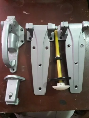 Imagen 2 de 5 de Bisagras Y Cierres Para Puerta Cava Cuarto Frío