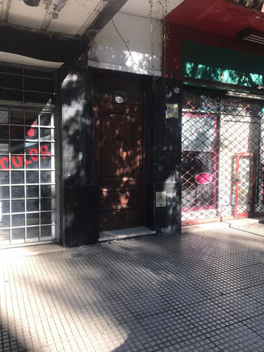 Departamento Sin Expensas En 1er Piso Por Escalera, Sin Balcón. Recién Pintado!!!!