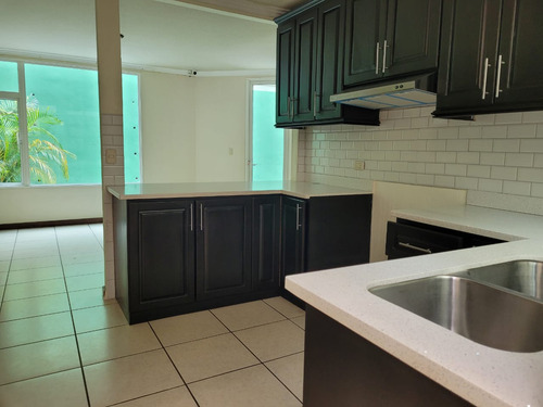 Imagen 13 de 30 de Venta Casa Q 1,430,000 En Ciudad Guatemala