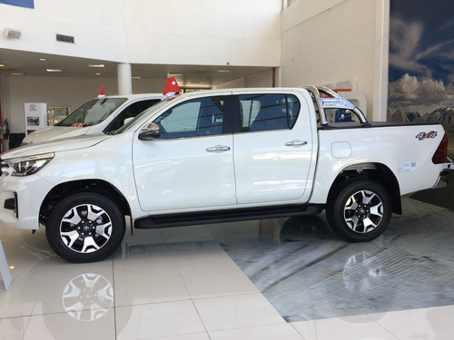Toyota Hilux 2.8 Cd Srv 177cv 4x2 At