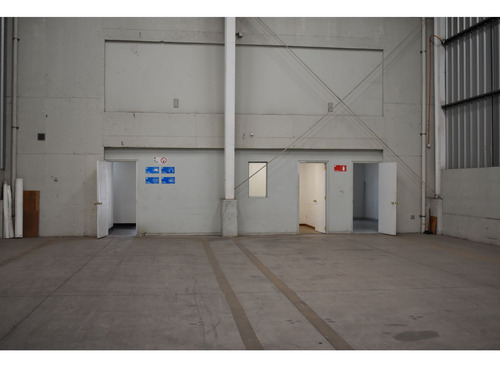 Arriendo Bodega 396 M2 + 72 M2 De Oficina, Sector Aeropuerto