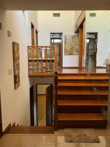 Casa En Venta De Cuatro Dormitorios En Alejandro Centeno, Zona Norte