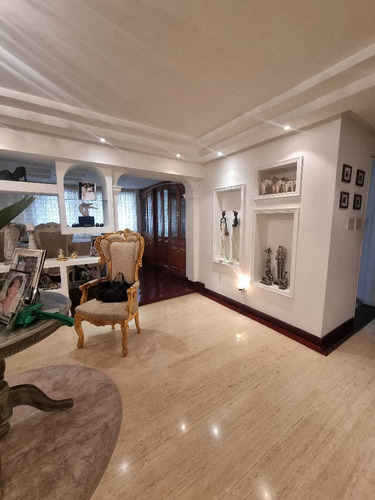 Lujoso Y Amplio Apartamento En Los Nuevos Teques, Estado Miranda.