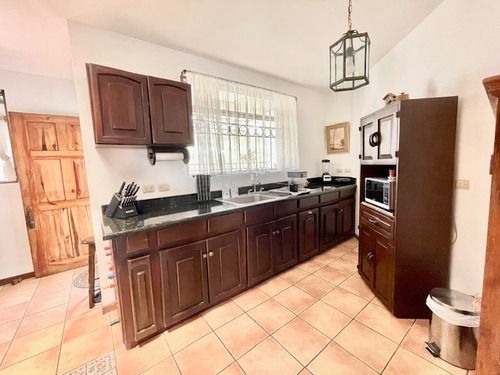 Venta De Casa Con Amplia Terraza En Los Angeles De San Rafael De Heredia