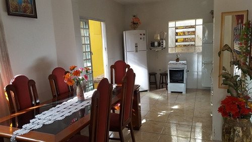 Casa 03 Quartos,suíte, Varanda, 02 Vagas, No Bairro Cachoeirinha. - 7354