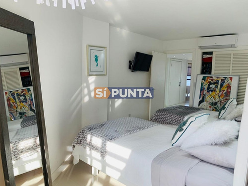 Imagen 21 de 28 de Venta De Apartamento De 2 Dormitorios En Torre Cristal Punta Del Este