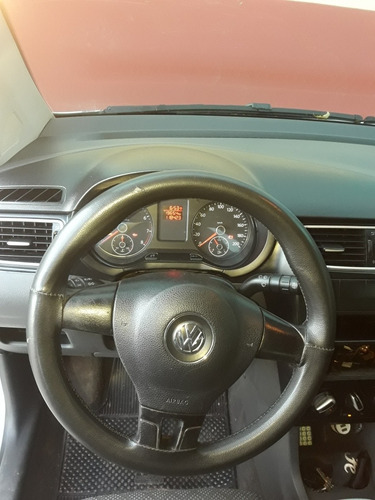 Imagem 8 de 10 de Volkswagen Fox 2013 1.0 Vht Black Total Flex 5p