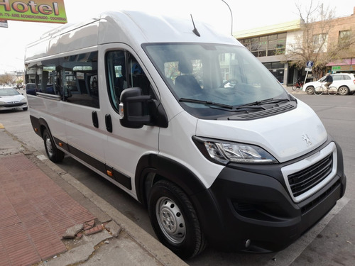 Imagen 2 de 13 de Boxer Premium 2.2 Hdi 440 L4h2 Minibus 17+1