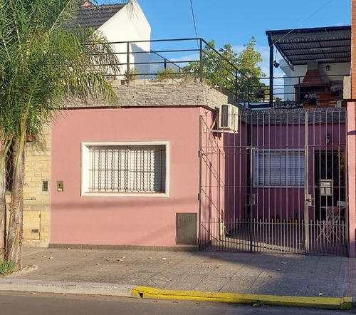 Venta De Casa 3 Ambientes. Zona Villa Luzuriaga. Consulte !