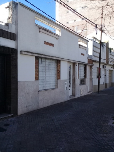 Excelente Vivienda, Con Doble Ingreso, Posibilidad De Transferencia Inmediata. No Se Encuentra Dentro Del Régimen De Ph.