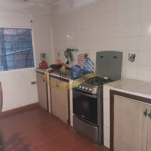Imagen 4 de 8 de Casa En Venta En Caraballeda De 3 Hab. 1 Baño Ref 814