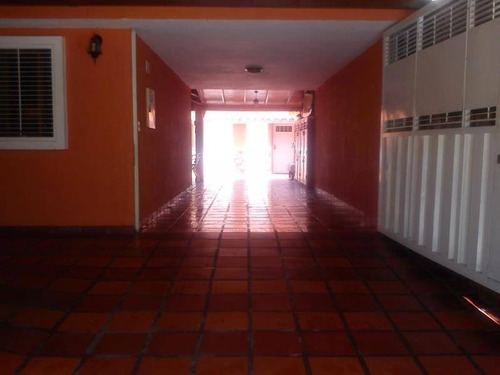 Imagen 2 de 15 de Casa En Venta En Urb. El Parral Valencia Cod: Guc-258