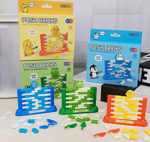 Push Bricks. Mini Juego De Mesa Para Derribar El Muro