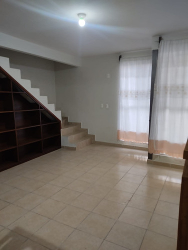Imagen 8 de 19 de Casa En Renta Semi - Amueblada Fracc. Privado. Ciudad Del Sol Qro.