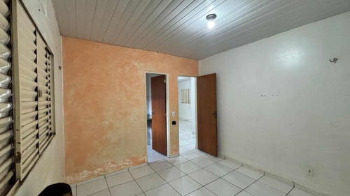 Casa, 3 Quartos, Sendo 1 Suite. Garagem 2 Carros Ou Mais