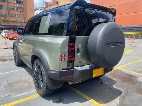Land Rover Defender 90 2.0 Turbo Diesel First Edition