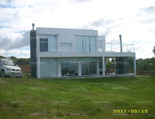 Muy Buena Casa En Venta En Punta Piedras, Manantiales.- Ref: 25371