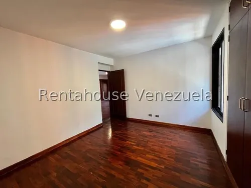 Agp Elegante Y Espacioso Apartamento En Venta, Con Hermosa Vista Al Ávila En La Castellana 25-7972 Ys
