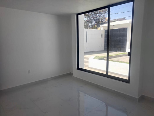 Casa Remodelada 4 Habitaciones, 4 Baños, Cuarto De Juegos, Terraza, Cuarto De Serv.