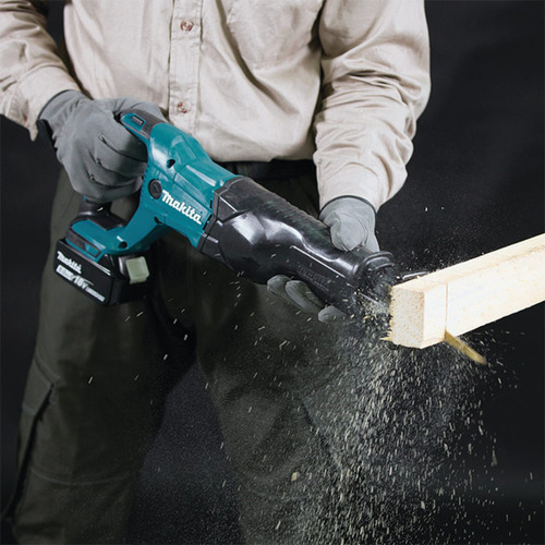 Serra Sabre 18v Sem Bateria Sem Carregador Com Maleta Makita