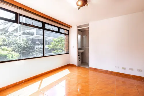 Oficina En Arriendo/venta En El Chicó. Cod V6701