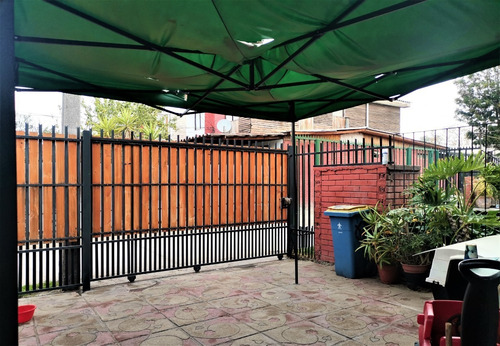 Imagen 2 de 14 de Acogedora Casa De Dos Pisos Con Excelente Ubicacion