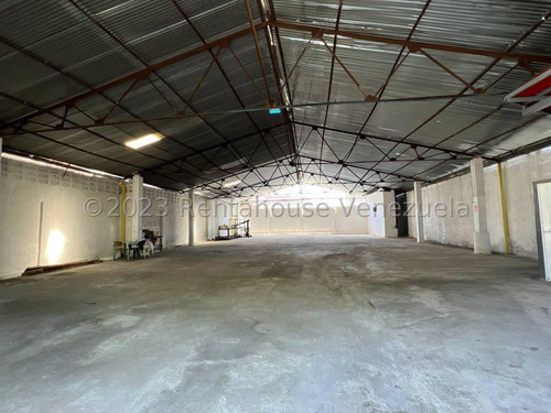 Galpón Comercial En Venta En Centro Barquisimeto Lara. Código 24-6659 Excelente Oportunidad Al Mejor Precio Negociable!!!. Comunicate Conmigo! Gracias. Pregunta Sin Compromiso Kv #