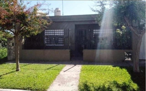 Casa En Venta - 2 Dormitorios 1 Baño - Patio Y Parrilla - 93mts2 - Quilmes Oeste