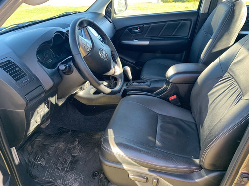 Imagen 10 de 13 de Toyota Hilux D/c Srv Cuero 4x4 Automatica 2015 Con 68.000 Km