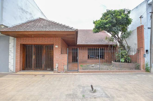 Casa En Venta - 2 Dormitorios 2 Baños - 300mts2 - La Plata