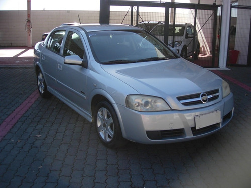 Imagem 2 de 9 de Gm Astra